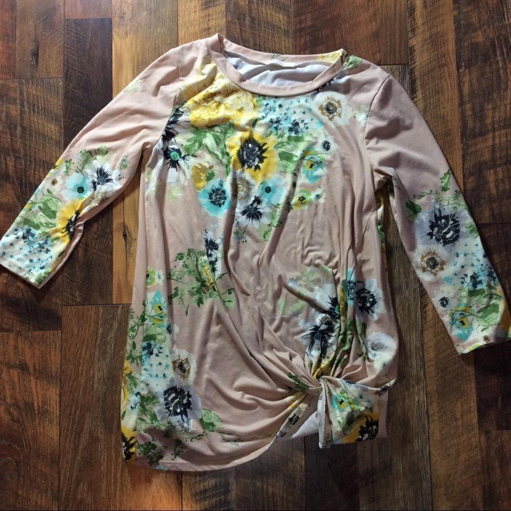 Reborn J floral tunic top size Small pink top